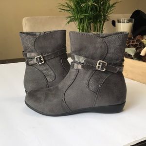 Girls suede boots